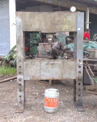 Sell> แท่นอัดไฮดรอลิคมือสอง ขนาด 80 ตัน  กำแพงแสน นครปฐม ครับ