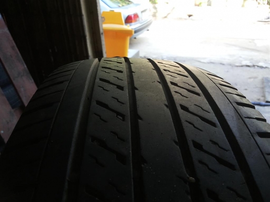 ยางถอดจากวีโก้ dunlop 215 65 16 เส้น 2500 บาท