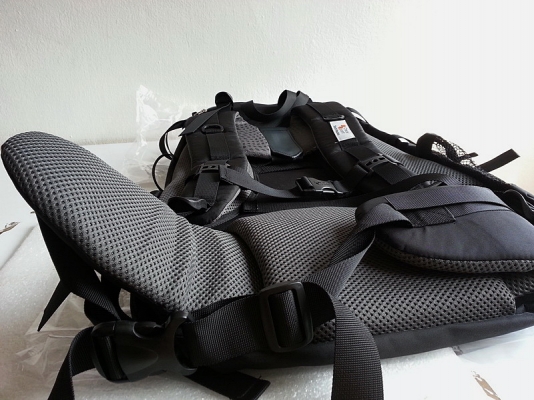 Backpack ใส่หมวกกันน๊อคได้ทั้งใบ ยี่ห้อ Checkpoint ขนาด 60 ลิตร Backpack ใส่หมวกกันน๊อคได้ทั้งใบ ยี่ห้อ Checkpoint ขนาด 60 ลิตร