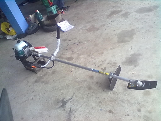 เครื่องตัดญ้าของไหม่ราคาถูกๆ เครื่องรุ่น CG411 ตัวนี้แรงกำลังดี