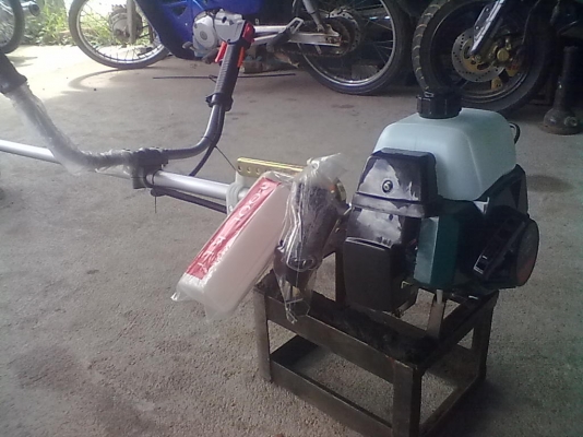 เครื่องตัดญ้าของไหม่ราคาถูกๆ เครื่องรุ่น CG411 ตัวนี้แรงกำลังดี