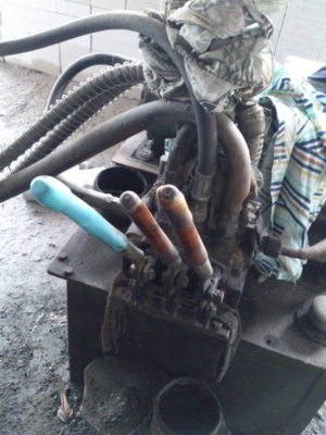 ขายเครื่องอัดอิฐบล็อค ไฮโดลิก 4 ก้อน อุปกรณ์ทั้งหมด