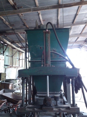 ขายเครื่องอัดอิฐบล็อค ไฮโดลิก 4 ก้อน อุปกรณ์ทั้งหมด