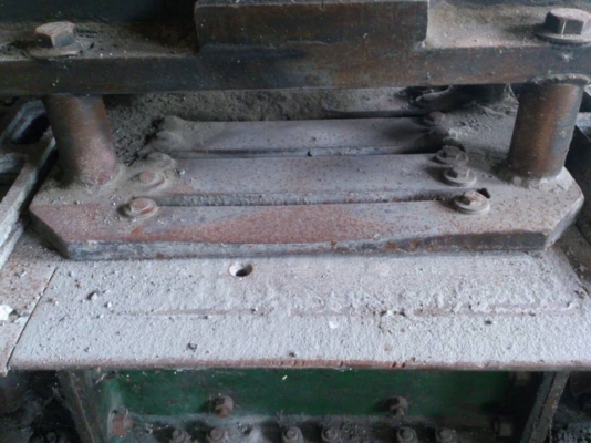 ขายเครื่องอัดอิฐบล็อค ไฮโดลิก 4 ก้อน อุปกรณ์ทั้งหมด