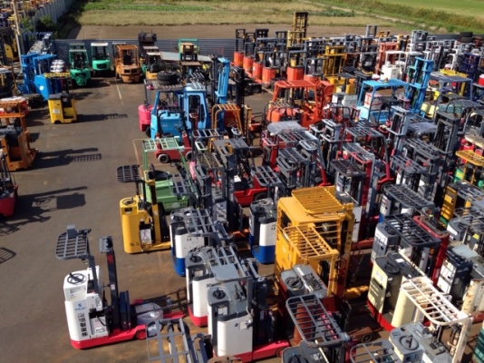 ** ด่วน ด่วน !! ** ตอนนี้ บอส อยู่ที่ ประเทศญี่ปุ่นค่า ^^ กำลังเลือกสรรสินค้าดี ให้กับลูกค้าทุกท่านค่า ใครต้องการสั่งออเดอร์รถยก โทรมาสอบถามได้ที่ 083-0620223 ค่า ^^