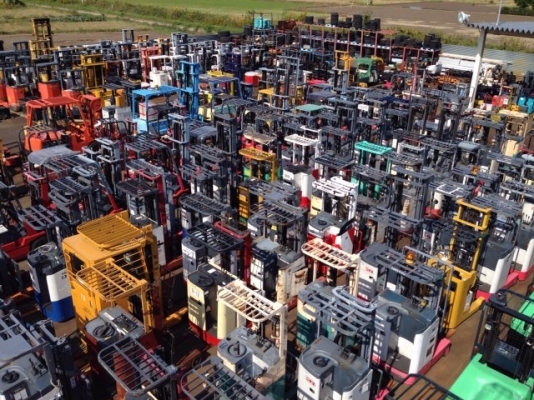 ** ด่วน ด่วน !! ** ตอนนี้ บอส อยู่ที่ ประเทศญี่ปุ่นค่า ^^ กำลังเลือกสรรสินค้าดี ให้กับลูกค้าทุกท่านค่า ใครต้องการสั่งออเดอร์รถยก โทรมาสอบถามได้ที่ 083-0620223 ค่า ^^