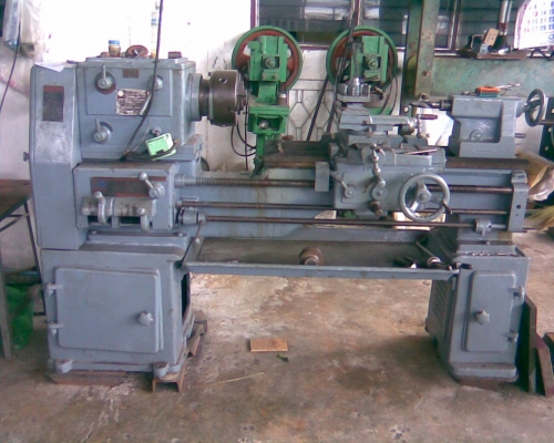 เครื่องกลึง 5.5 ฟุต ต้าชิง 3 เพลา ไต้หวัน เกียร์บล็อก (ขอบคุณ คุณแจง สระบุรี ครับ)