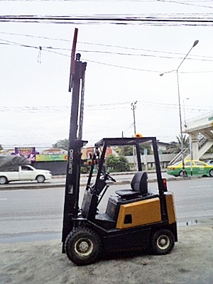 ขายรถยกSUMITOMO 1.5 ตัน (รุ่นใหม่ )  เครื่องเบนซิน  กระบอกคู่   เสาสูง 3 เมตร  พวงมาลัยเพาเว่อร์  สีเดิมจากนอก นำเข้าจากญี่ปุ่น ใช้งานได้ทันที