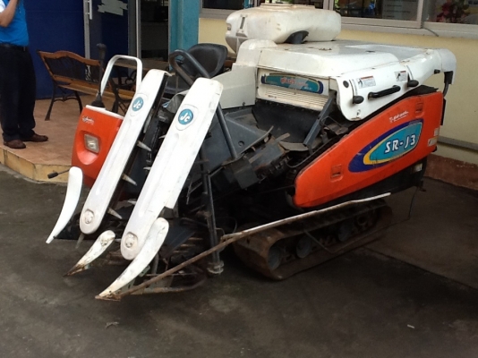 ขายครับรถเกี่ยวKOBOTA  sr j 3 อุ้มข้าวประมาณ5ถุงเก่าเก็บเช็ค0เรียบร้อยรถพร้อมใช้งานเกี่ยวขา้ว 5-6ไร่ต่อวันสบายๆเหมาะกับธุรกิจครอบครัวนำ้หนักไม่มากขนย้ายสดวก