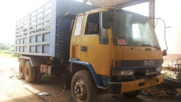 รถอีซูซุ 10 ล้อดั้ม FVM 175 แรงม้า ( ขายตามสภาพ )  สนใจติดต่อ 081 - 6079515