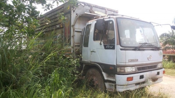 รถฮีโน่ 10 ล้อดั้ม 195 แรงม้า  สนใจติดต่อ 081 - 6079515