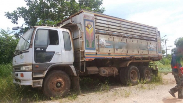 รถฮีโน่ 10 ล้อดั้ม 195 แรงม้า  สนใจติดต่อ 081 - 6079515