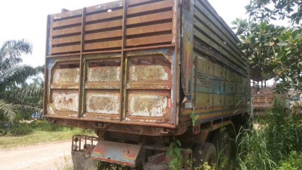 รถฮีโน่ 10 ล้อดั้ม 195 แรงม้า  สนใจติดต่อ 081 - 6079515