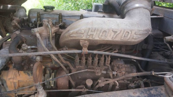 รถฮีโน่ 10 ล้อดั้ม 195 แรงม้า  สนใจติดต่อ 081 - 6079515