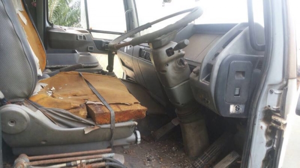 รถฮีโน่ 10 ล้อดั้ม 195 แรงม้า  สนใจติดต่อ 081 - 6079515