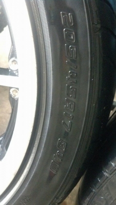 แม็ก 17 กว้าง 7 ออฟ 45 ขนาด 4 รู 100 พร้อมยาง 7500