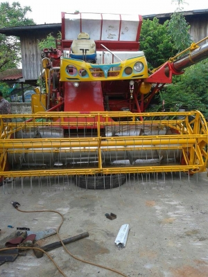 ขายรถเกี่ยวอุ้ม 2.5 ตัน เครื่อง MITSUBISHI 210 HP ขายรถเกี่ยวอุ้ม 2.5 ตัน เครื่อง MITSUBISHI 210 HP