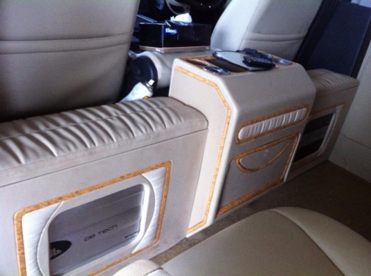 ขายคอมมูเตอร์ รถสดมาก สภาพป้ายแดง. ไมล์แท้ 10380 กม. ขายคอมมูเตอร์ รถสดมาก สภาพป้ายแดง. ไมล์แท้ 10380 กม.