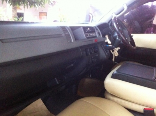 ขายคอมมูเตอร์ รถสดมาก สภาพป้ายแดง. ไมล์แท้ 10380 กม. ขายคอมมูเตอร์ รถสดมาก สภาพป้ายแดง. ไมล์แท้ 10380 กม.