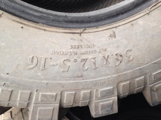 ขายยางจรเข้ 36*12.5*16 ดอกเต็มๆ 1ชุดครับ ถูกๆ