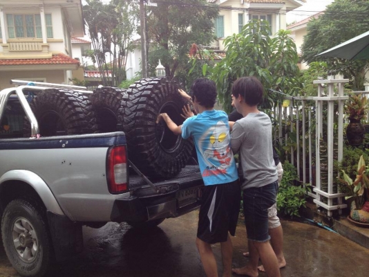 ขายยาง Maxxis 8060  ขนาด 37x12.50  R 16