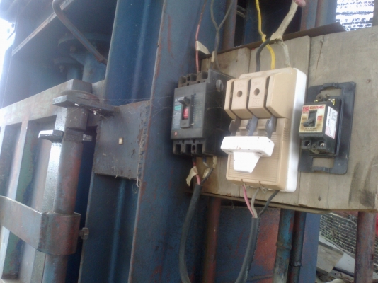 ขายด่วนเครื่องอัดกระดาษ พลาสติก แนวตั้ง 0844873923 ราคากันเอง