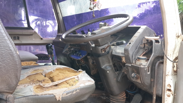 ขายด่วนไอ้หลงสิบปีดสองเพลาดั้ม FN527MA195แรง  พร้อมใช้จัดแนนท์ได้โทร 0843923995 0811838154