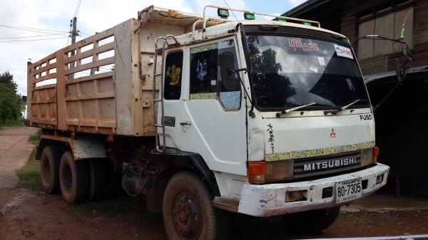 ขายด่วนไอ้หลงสิบปีดสองเพลาดั้ม FN527MA195แรง  พร้อมใช้จัดแนนท์ได้โทร 0843923995 0811838154