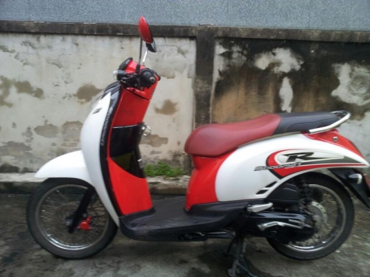 ขาย SCOOPY-i มือแรก ธ. ค.ปี52 เครื่องเดิม ไม่ดัง สีสวย พร้อมขี่กลับ