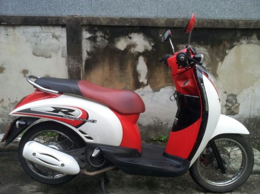 ขาย SCOOPY-i มือแรก ธ. ค.ปี52 เครื่องเดิม ไม่ดัง สีสวย พร้อมขี่กลับ