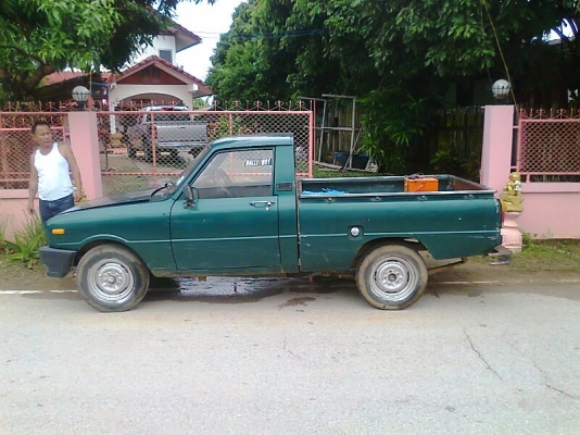 รถกระบะ Mazda 1000 สีเขียว เครื่องดี คัสซีดี เบรคดี ไฟส่องสว่างดี มีวิทยุ มีแอร์ มีทะเบียนพร้อมชุดโอน.