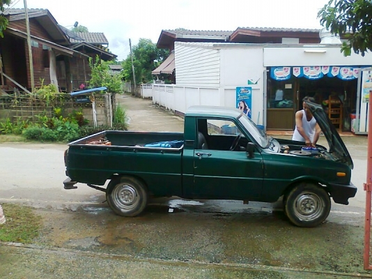 รถกระบะ Mazda 1000 สีเขียว เครื่องดี คัสซีดี เบรคดี ไฟส่องสว่างดี มีวิทยุ มีแอร์ มีทะเบียนพร้อมชุดโอน.