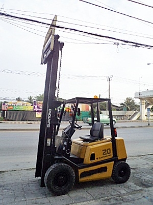 ขายรถยกSUMITOMO 2 ตัน (รุ่นใหม่ )  เครื่องเบนซิน  แผงงาสไลด์ข้าง กระบอกคู่   เสาสูง 3 เมตร  พวงมาลัยเพาเว่อร์  สีเดิมจากนอก นำเข้าจากญี่ปุ่น ใช้งานได้ทันที