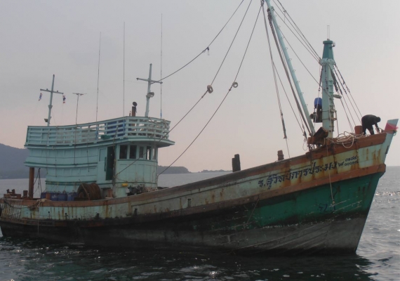 ต้องการขายเรือประมงรุ่นใหม่ท้ายตัด ขนาด11วากว่า สภาพสวยมากครับ