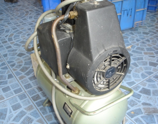 ขายปั้มลมเล็ก hitachi ถัง12 ลิตร made in japan