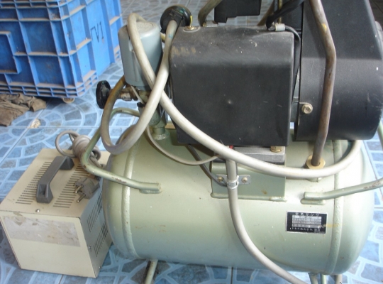 ขายปั้มลมเล็ก hitachi ถัง12 ลิตร made in japan