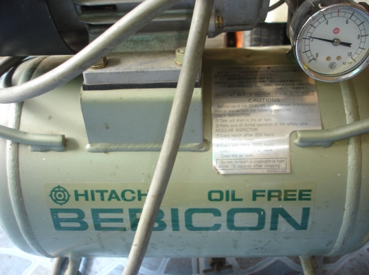 ขายปั้มลมเล็ก hitachi ถัง12 ลิตร made in japan