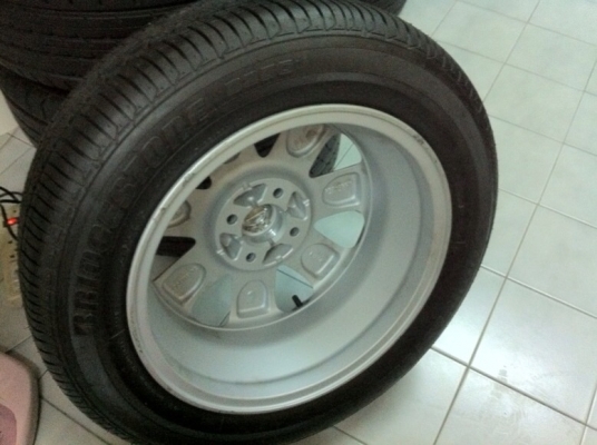 ขายล้อแม็ก Nissan March 15นิ้ว พร้อมยางใหม่ปลายปี12