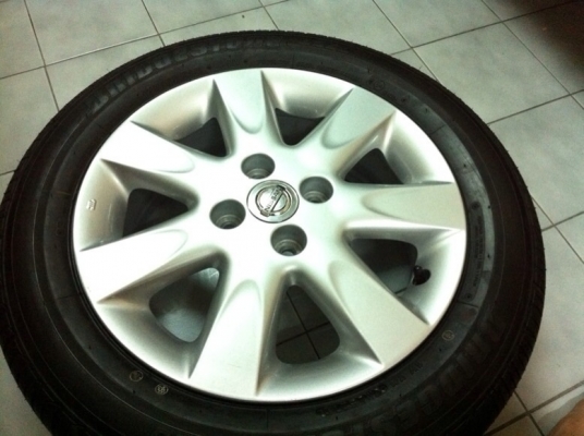ขายล้อแม็ก Nissan March 15นิ้ว พร้อมยางใหม่ปลายปี12