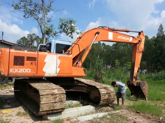 ขายอะใหล่ด่วน HITACHI EX 200-3 สนใจติดต่อด่วน
