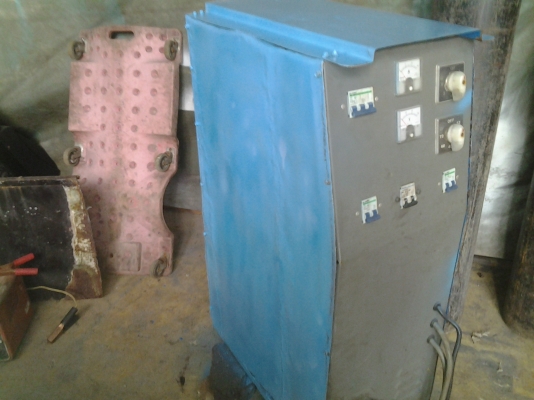 ขายตู้ชาร์จแบตตรี่ ขนาดใหญ่  ตั้งแต่  12  แอมถึง  72   แอม  เหมาะกับโรงงานที่มีโฟคลิ๊ฟไฟฟ้า-ร้านชาร์จแบตรี่  หรือเจ้าของรถสิบล้อต้องยกถึง 3 คน ครับ  ขายถูกมาก  9500