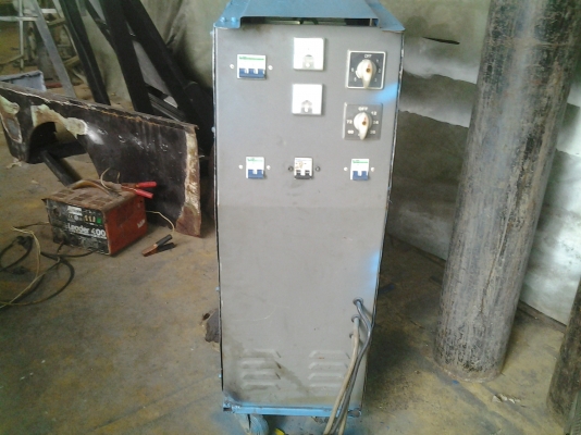 ขายตู้ชาร์จแบตตรี่ ขนาดใหญ่  ตั้งแต่  12  แอมถึง  72   แอม  เหมาะกับโรงงานที่มีโฟคลิ๊ฟไฟฟ้า-ร้านชาร์จแบตรี่  หรือเจ้าของรถสิบล้อต้องยกถึง 3 คน ครับ  ขายถูกมาก  9500