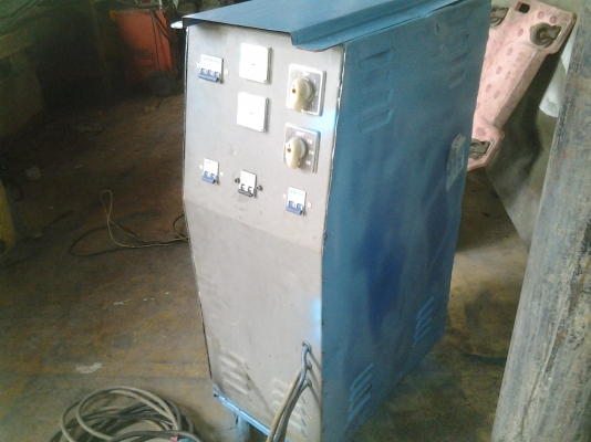 ขายตู้ชาร์จแบตตรี่ ขนาดใหญ่  ตั้งแต่  12  แอมถึง  72   แอม  เหมาะกับโรงงานที่มีโฟคลิ๊ฟไฟฟ้า-ร้านชาร์จแบตรี่  หรือเจ้าของรถสิบล้อต้องยกถึง 3 คน ครับ  ขายถูกมาก  9500