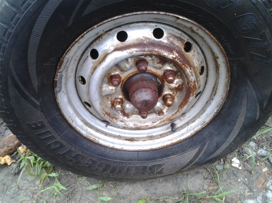 ขาย คานหน้าหลัง  ไม่รู้ยี่ห้ออะไร ไม่โตโยต้าค์ อีซูสุ น๊อต 6 ลู 4 ล้อเล็กทำอีแต๋นก็ดีเลยครับ   ขาย  10000