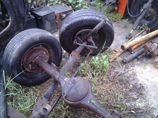 ขาย คานหน้าหลัง  ไม่รู้ยี่ห้ออะไร ไม่โตโยต้าค์ อีซูสุ น๊อต 6 ลู 4 ล้อเล็กทำอีแต๋นก็ดีเลยครับ   ขาย  10000