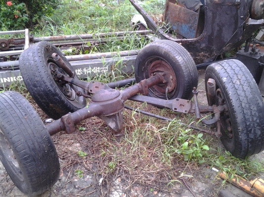 ขาย คานหน้าหลัง  ไม่รู้ยี่ห้ออะไร ไม่โตโยต้าค์ อีซูสุ น๊อต 6 ลู 4 ล้อเล็กทำอีแต๋นก็ดีเลยครับ   ขาย  10000