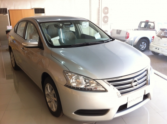 SYLPHY 1.6cc ,1.8cc ใหม่ สมรรถนะเหนือระด้บข้อเสนอสุดเร้าใจ ดาวน์เริ่มต้นเพียง 9,999.- โปรโมชั่นสุดพิเศษ>>>> ฟรี Accessories อุปกรณ์ตกแต่งรอบคันครับผม****