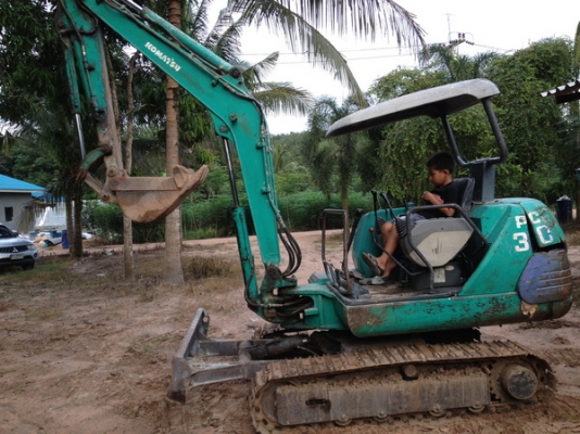 ขายรถขุด แมคโครเล็ก KOMATSU PC30-7 สภาพพร้อมใช้ราคาเบาๆ