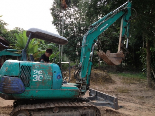 ขายรถขุด แมคโครเล็ก KOMATSU PC30-7 สภาพพร้อมใช้ราคาเบาๆ