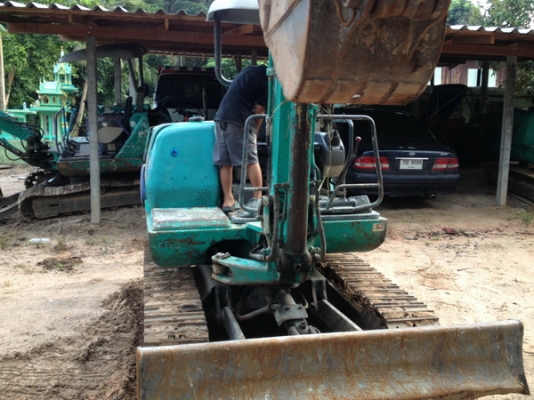 ขายรถขุด แมคโครเล็ก KOMATSU PC30-7 สภาพพร้อมใช้ราคาเบาๆ